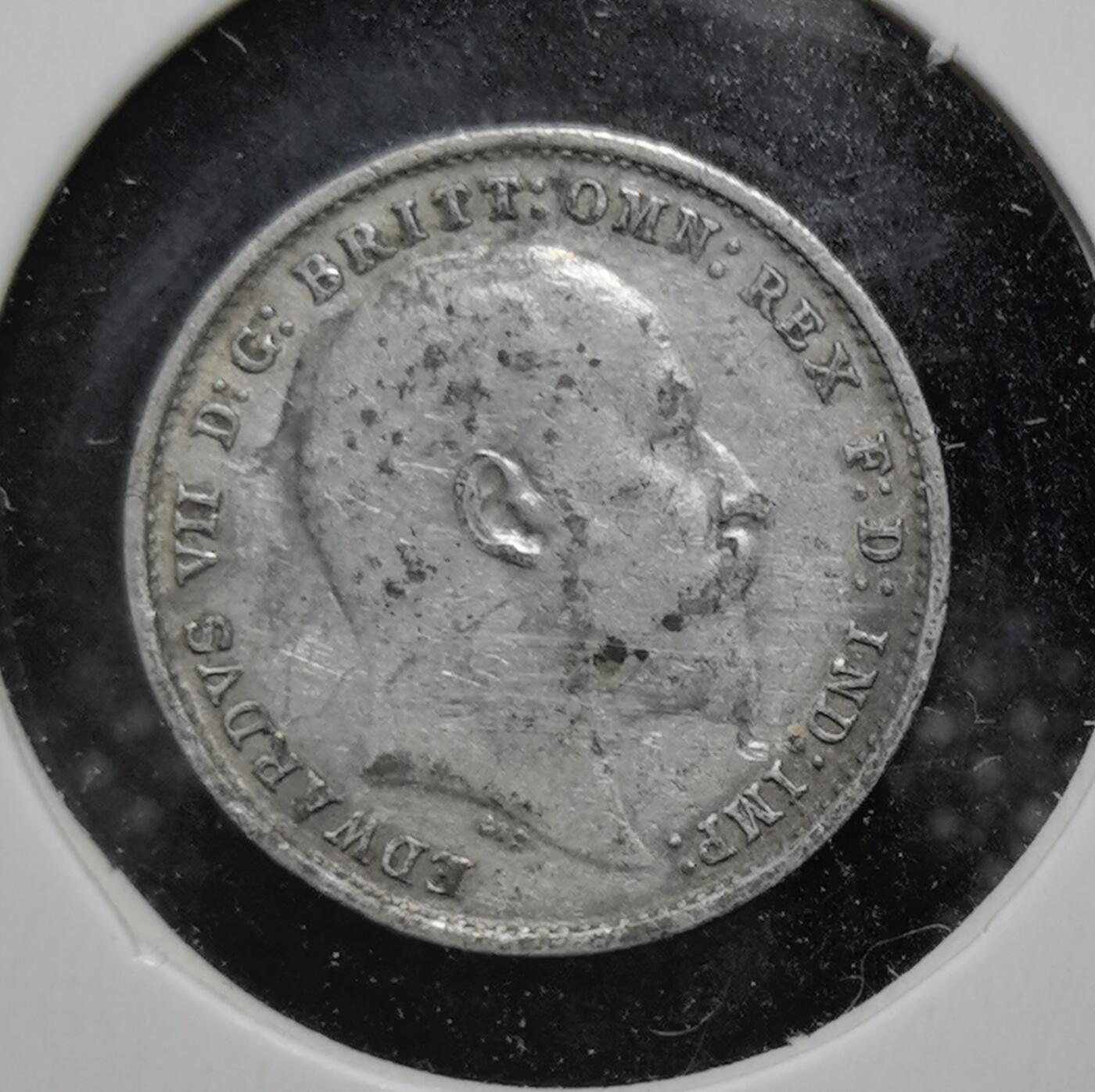 外国优质老铜币银币苏联纪念章，每周六晚九点倒数截拍，满百包邮可寄存，持续收拍 英国爱德华七世1905年3便士银币，正面为国王右向头像及拉丁文头衔，背面是王冠与数字 “3”，环绕月桂枝叶，是爱德华七世在位期间流通的小额银币，见证了 20 世纪初英国货币体系。