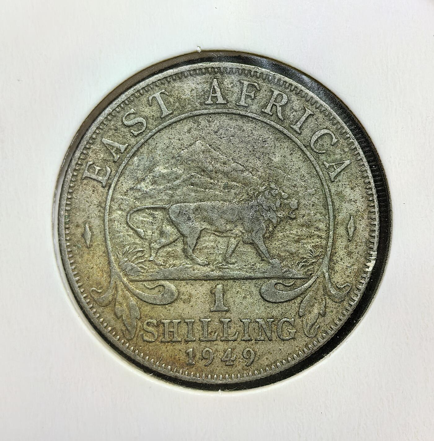 外国优质老铜币银币苏联纪念章，每周六晚九点倒数截拍，满百包邮可寄存，持续收拍 英属东非1949年1先令，正面为乔治六世头像，背面是象征非洲的狮子图案，见证英国殖民统治下东非的统一货币体系与殖民经济背景。