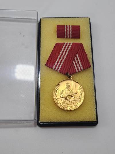 南水社第3次拍卖 春季专场 - 民主德国金级民防部队忠诚服役奖章 完好盒略章