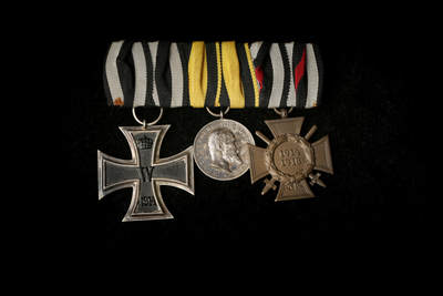 戎马世界章牌大赏第112期 德专场 - 德二三联排铁十字环带标，符腾堡军事功勋（银制），兴登堡