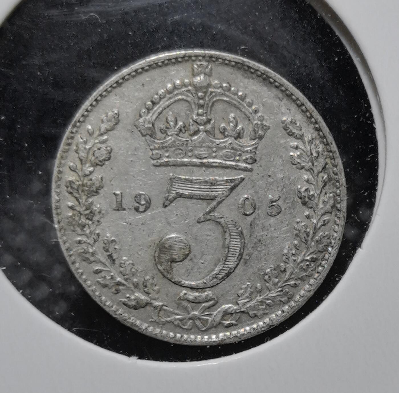 外国优质老铜币银币苏联纪念章，每周六晚九点倒数截拍，满百包邮可寄存，持续收拍 英国爱德华七世1905年3便士银币，正面为国王右向头像及拉丁文头衔，背面是王冠与数字 “3”，环绕月桂枝叶，是爱德华七世在位期间流通的小额银币，见证了 20 世纪初英国货币体系。