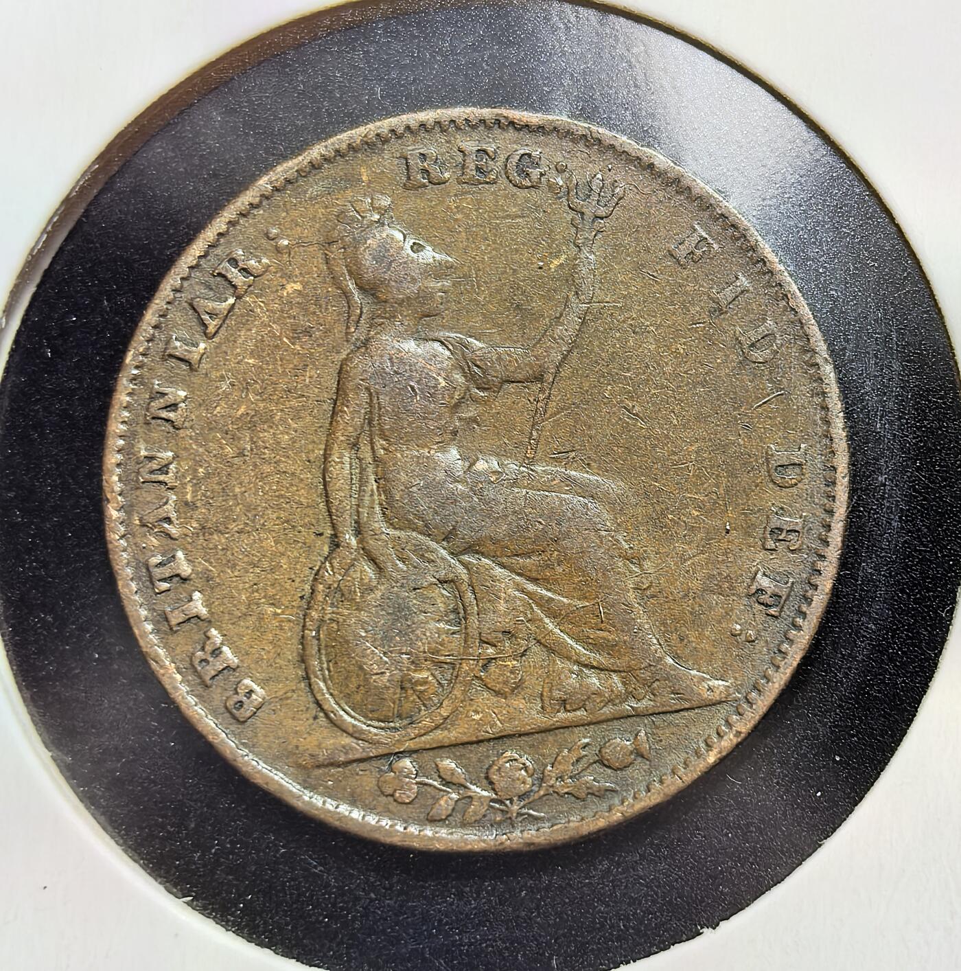 外国优质老铜币银币苏联纪念章，每周六晚九点倒数截拍，满百包邮可寄存，持续收拍 英国维多利亚1847年法新铜币，属英国最小面值铜币。币面为青年维多利亚像与不列颠尼亚女神坐像，见证英国工业革命鼎盛期货币体系，是维多利亚时代早期经济史的实物遗存。