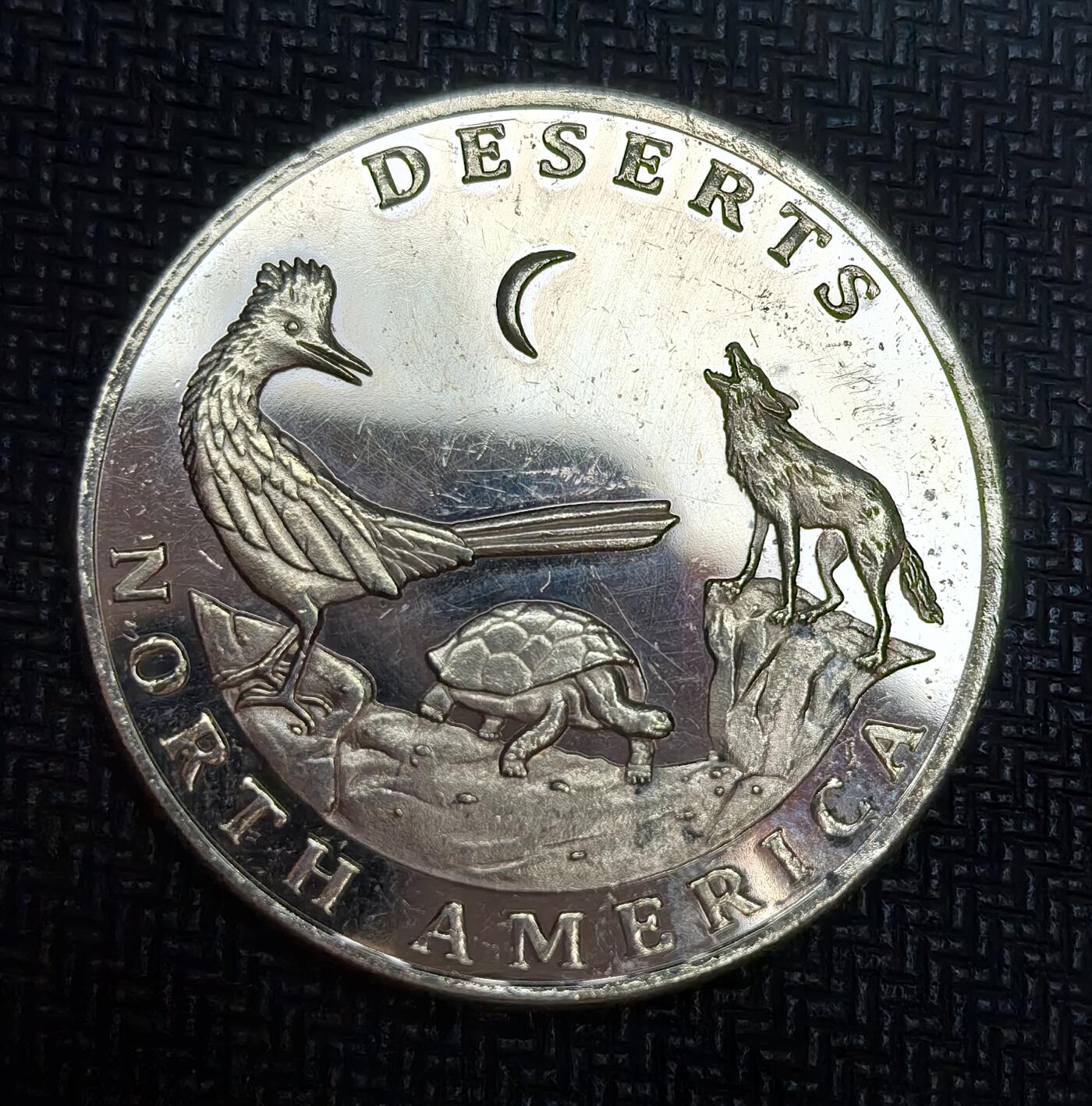 外国优质老铜币银币苏联纪念章，每周六晚九点倒数截拍，满百包邮可寄存，持续收拍 北美沙漠和约书亚树国家公园纪念章。公园 1936 年定为国家保护区，1994 年升格为国家公园，地处莫哈韦与科罗拉多沙漠交汇处，以标志性的约书亚树、沙漠动植物及独特戈壁地貌闻名。