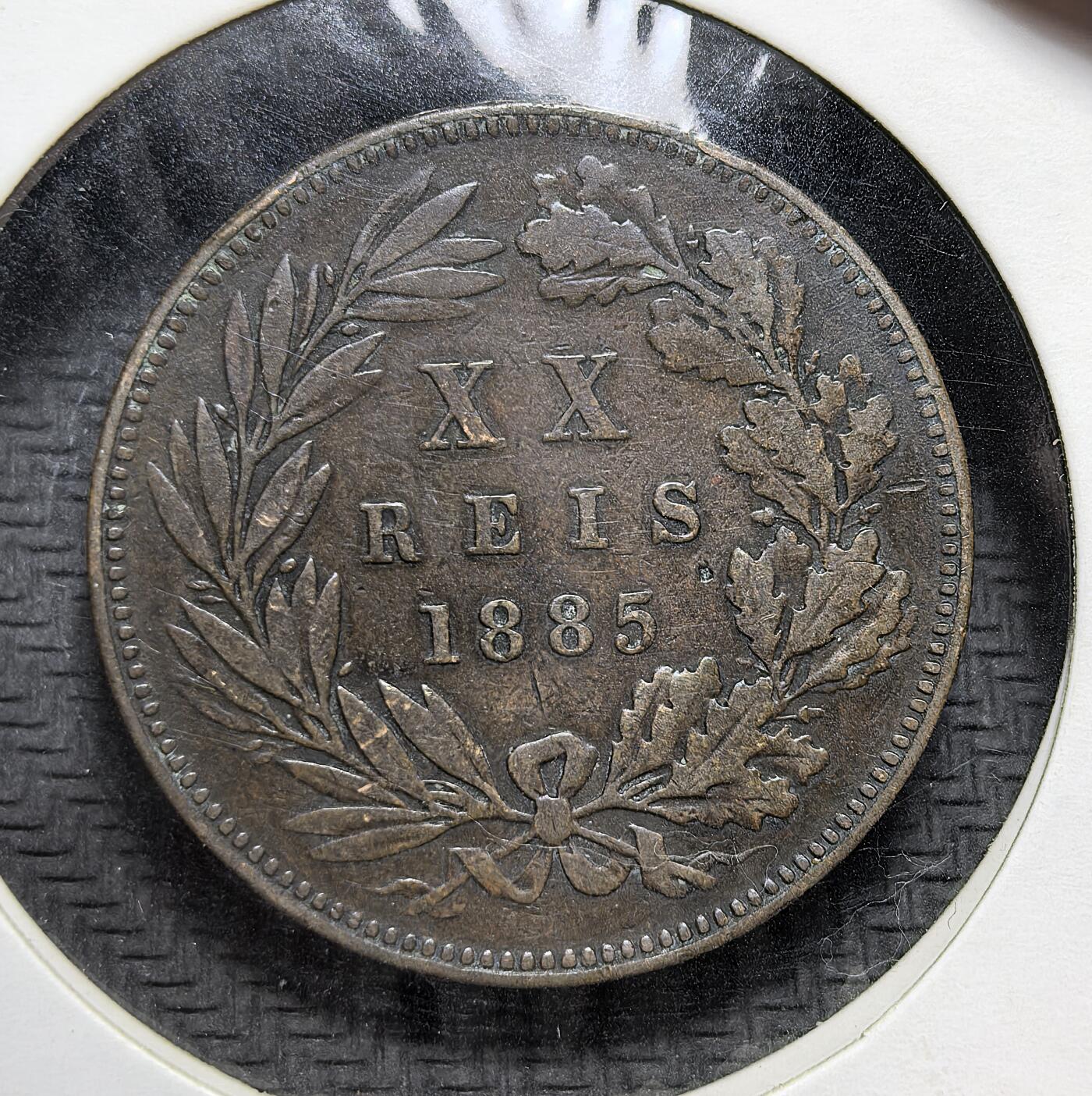 外国优质老铜币银币苏联纪念章，每周六晚九点倒数截拍，满百包邮可寄存，持续收拍 葡萄牙国王路易斯一世1885年20瑞斯，属于 1882 年货币改革后首批采用葡萄牙语铭文的流通币，正面为国王头像，背面是面值与橄榄橡叶花环，见证了葡萄牙君主制晚期的货币体系。