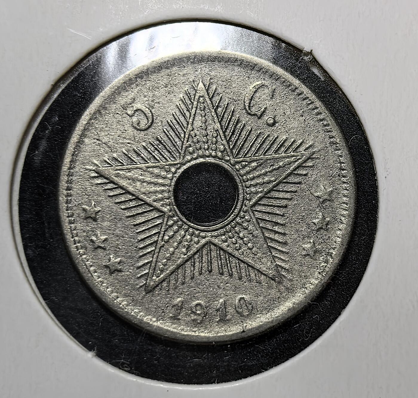 外国优质老铜币银币苏联纪念章，每周六晚九点倒数截拍，满百包邮可寄存，持续收拍 比属刚果1910年5分，正面采用双语（法语 / 荷兰语）标识，背面为中心孔面值设计。见证了比利时殖民统治下刚果地区的社会经济与货币管理体系，是当时非洲殖民史的重要实物。