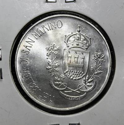 外国优质老铜币银币苏联纪念章，每周六晚九点倒数截拍，满百包邮可寄存，持续收拍 - 圣马力诺1981年500里拉银币，为纪念古罗马诗人维吉尔逝世 2000 周年而铸。正面为国徽，背面是吹笛的牧神潘，是该国里拉时代的代表性纪念币。