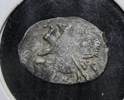 外国优质老铜币银币苏联纪念章，每周六晚九点倒数截拍，满百包邮可寄存，持续收拍 - 俄罗斯中世纪伊凡雷帝时期戈比银币，背面为圣乔治骑马屠龙纹，正面是斯拉夫文铭文。铸于莫斯科大公国时期，是早期罗斯货币体系的代表，见证俄罗斯从分裂走向集权的历史进程。