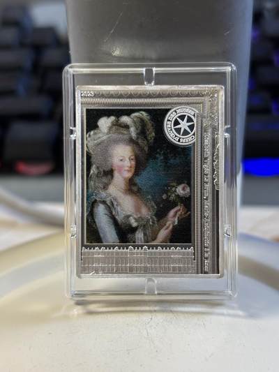 第193期拍卖 - 法国2023年卢浮宫杰作安托瓦内特王后与玫瑰彩银币22.2克，999银，发行3000套