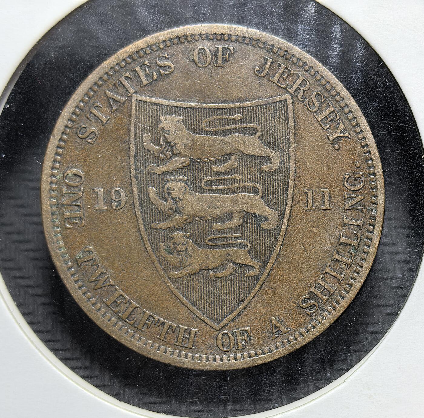 外国优质老铜币银币苏联纪念章，每周六晚九点倒数截拍，满百包邮可寄存，持续收拍 英属泽西岛1911年1/12 先令铜币，正面为英王乔治五世头像及拉丁文头衔，背面是泽西岛纹章盾徽。它由英国皇家铸造，是乔治五世时期泽西岛的辅币，见证了英王室对海峡群岛的管辖。