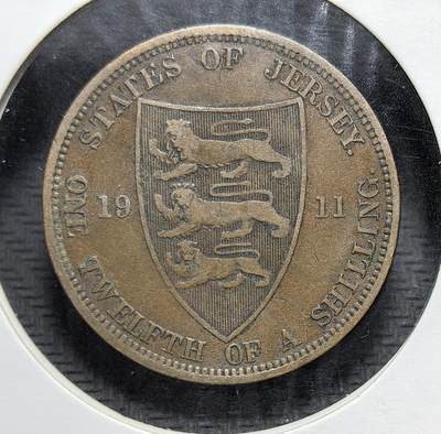 外国优质老铜币银币苏联纪念章，每周六晚九点倒数截拍，满百包邮可寄存，持续收拍 - 英属泽西岛1911年1/12 先令铜币，正面为英王乔治五世头像及拉丁文头衔，背面是泽西岛纹章盾徽。它由英国皇家铸造，是乔治五世时期泽西岛的辅币，见证了英王室对海峡群岛的管辖。