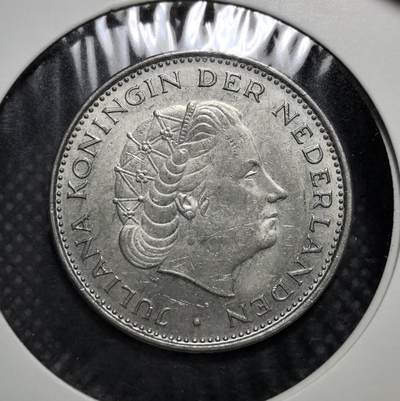 外国优质老铜币银币苏联纪念章，每周六晚九点倒数截拍，满百包邮可寄存，持续收拍 - 荷兰1969年2.5 盾，正面为朱丽安娜女王头像（1948-1980 年在位），背面是荷兰国徽狮盾与王冠。该币属于战后荷兰盾流通币系列，2002 年荷兰加入欧元区后，荷兰盾停止流通，此币也随之退出市场。