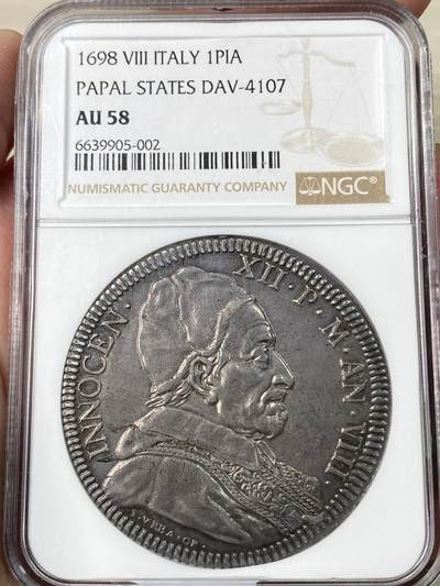 万国钱币拍卖第062期 - NGC AU58 1698年梵蒂冈教皇国英诺森十二世1皮阿斯特大银 罗马造币厂铸 此枚大银的铸造为了纪念《里斯维克和约》签订并和平一周年和九年战争的正式结束 NGC季军分更高仅2枚 原味欧陆青灰色包浆环绕 早期教皇国主币中不可错过的顶级典藏品质