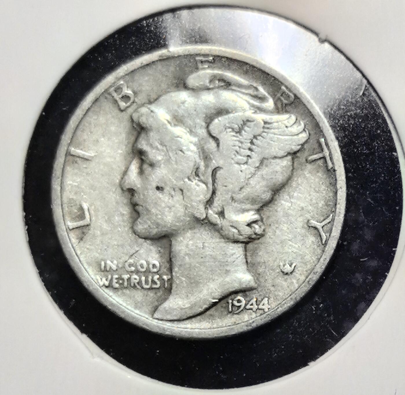 外国优质老铜币银币苏联纪念章，每周六晚九点倒数截拍，满百包邮可寄存，持续收拍 美国1944年自由女神10 美分银币，由阿道夫・温曼设计，1916-1945 年铸造。正面是戴弗里吉亚帽的自由女神（被误认作墨丘利），背面束棒与橄榄枝象征力量与和平，1946 年被罗斯福 10 美分取代。