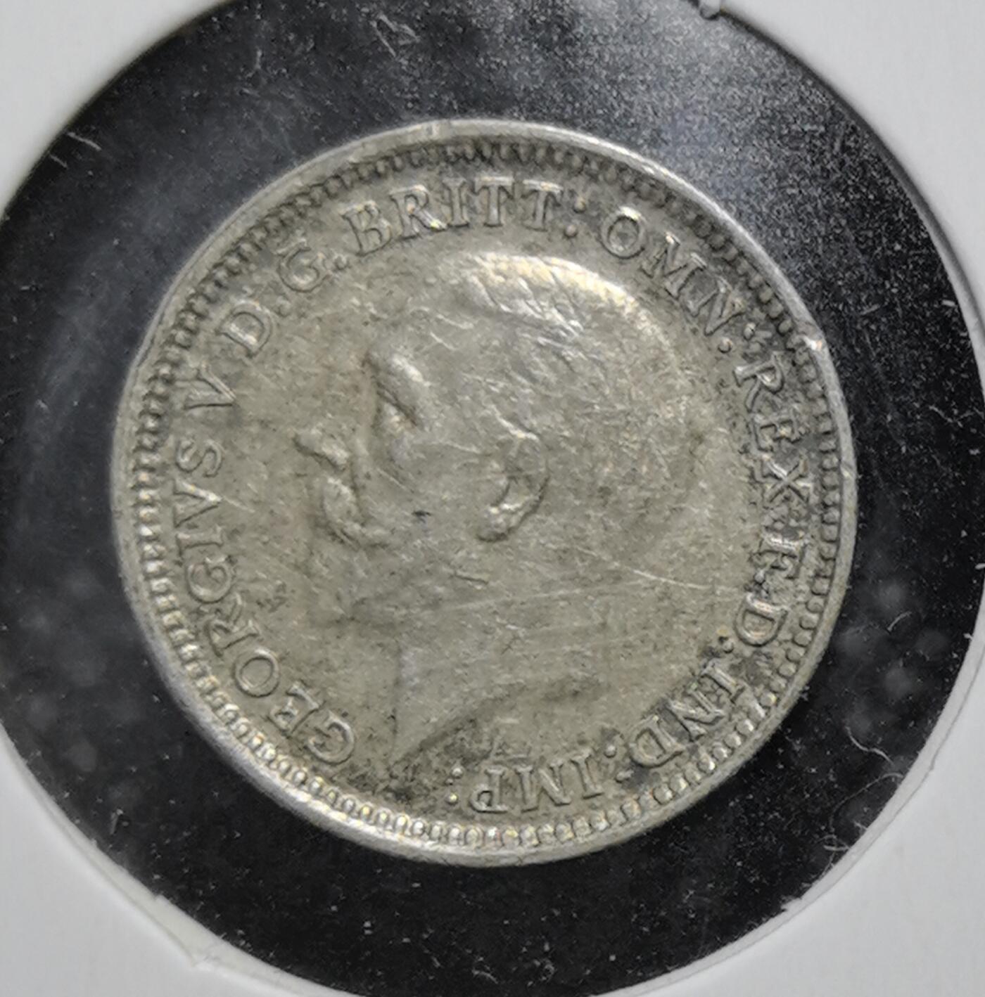 外国优质老铜币银币苏联纪念章，每周六晚九点倒数截拍，满百包邮可寄存，持续收拍 英国乔治五世1928年3便士银币，正面为国王左向肖像，背面新采用橡树枝与橡果设计。见证了乔治五世统治后期的货币变革。