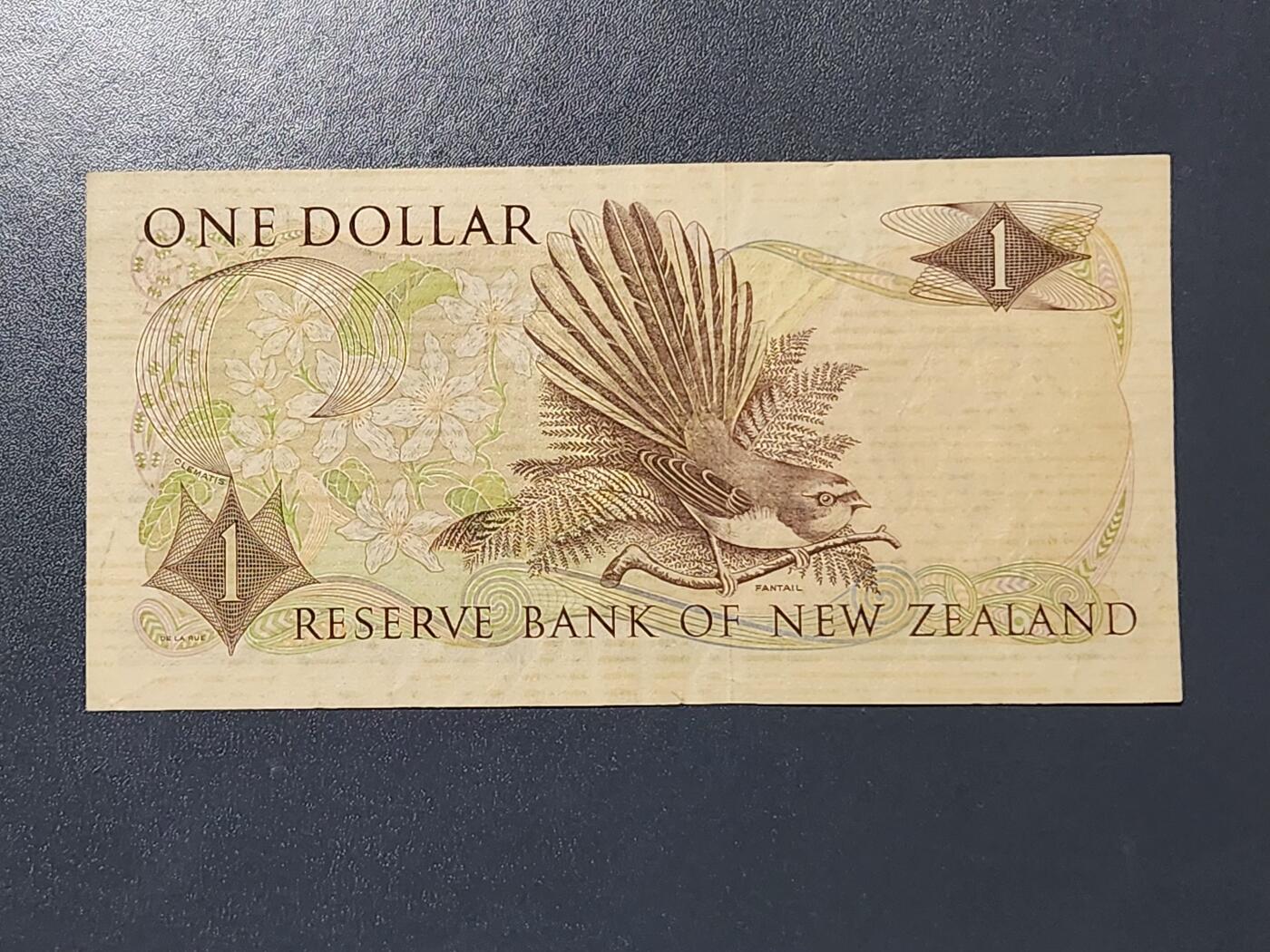 3月13号晚上8点 外国纸币自动截拍第37场 新西兰 1967年1元，首签名R.N.Fleming，极少，美品