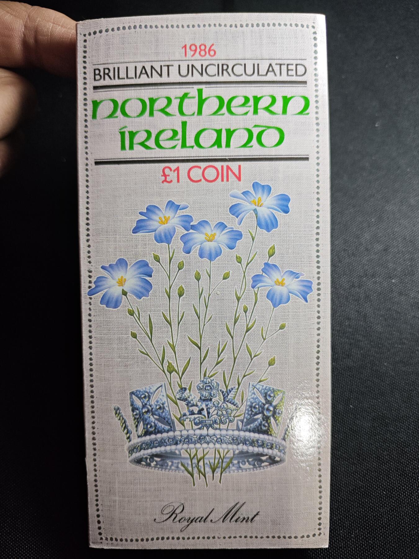 KK钱币收藏小铺   套币专场 2月预留时间 周末发货  1986英国精制1镑 卡册