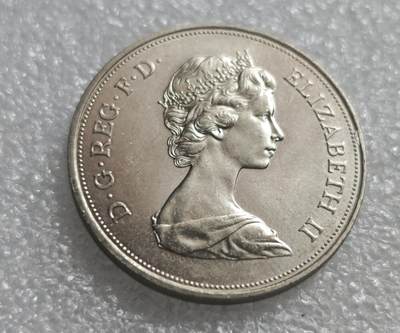 瓶子🏺第232期拍卖会 -  英国1972年伊丽莎白二世与菲利普亲王银婚纪念克朗币（25便士）为纪念伊丽莎白二世女王与菲利普亲王结婚25周年（银婚），英国皇家铸币局于1972年发行此纪念币