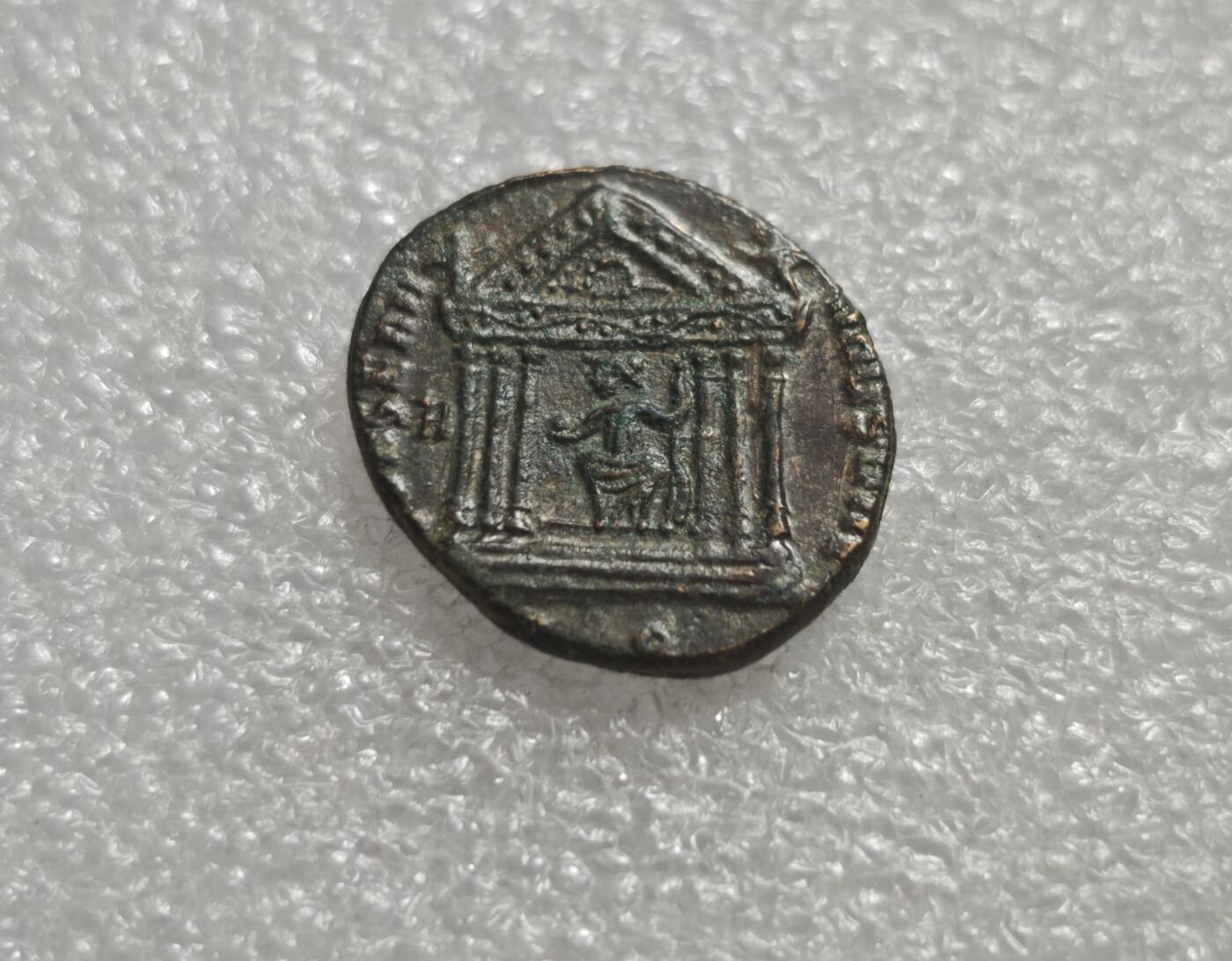 瓶子🏺第232期拍卖会  古罗马帝国227-280年普罗布斯（Probus）神庙主题铜币  马尔库斯·奥勒留·普罗布斯（Marcus Aurelius Probus），公元276–282年在位，罗马帝国“伊利里亚诸帝”之一，以平定战乱、恢复农业著称  AE Follis / Antoninianus（镀银铜币/富利铜币），属于罗马帝国晚期的流通货币