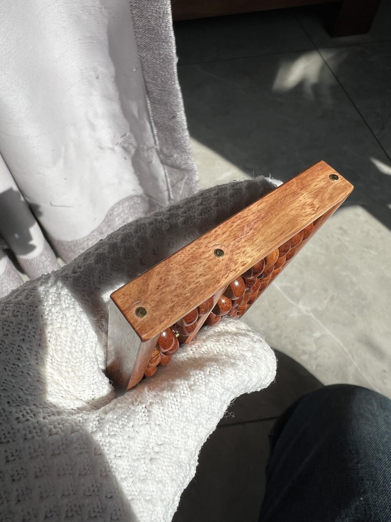 零元拍：“算盘一响，黄金万两”海南黄花梨七档小算盘。尺寸：92/60.5MM