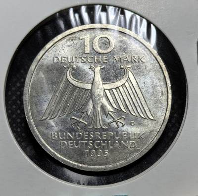 外国优质老铜币银币苏联纪念章，每周六晚九点倒数截拍，满百包邮可寄存，持续收拍 - 德国1995年伦琴射线10 马克纪念银币，为纪念物理学家伦琴诞辰 150 周年、发现 X 射线 100 周年而制。币面刻有伦琴生卒年与 X 射线发现日，手骨 X 光图案彰显其科学贡献，背面为德国鹰徽。