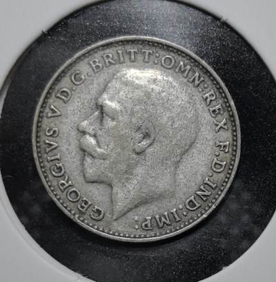 外国优质老铜币银币苏联纪念章，每周六晚九点倒数截拍，满百包邮可寄存，持续收拍 - 英国乔治五世1925 年3 便士银币，正面为国王左向肖像，背面是冠饰 “3” 与花环。发行于一战后，是英国日常流通小额银币，见证了乔治五世统治下的英国社会与币制变革。