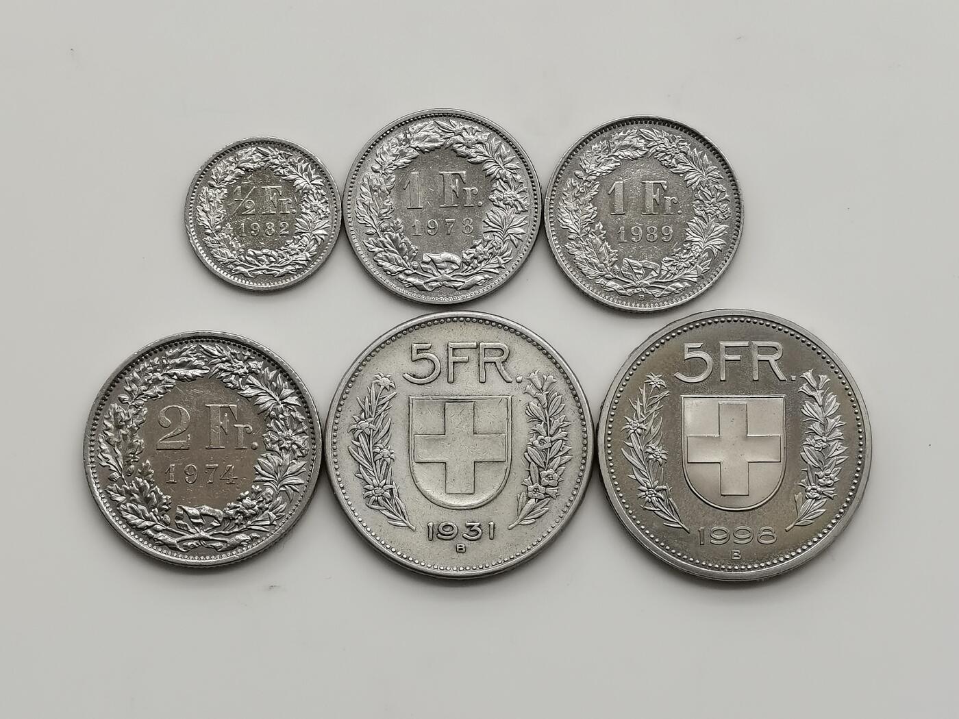 博洋堂世界钱币拍卖第164期（全场包邮） 瑞士散币6枚 包括：1931年5法郎银币（15克 0.835银）1982年1/2法郎（22星 独年版 章型） 1998年5法郎PF 1978年1法郎 1989年1法郎（23星背逆） 1974年2克朗 1982年1/2法郎（22星 独年版 章型）除银币外基本原光