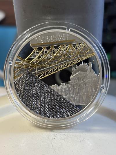 第193期拍卖 - 法国2018塞纳河遗产系列卢浮宫艺术桥镀金银币，900银镀金，22.2克，发行3000枚