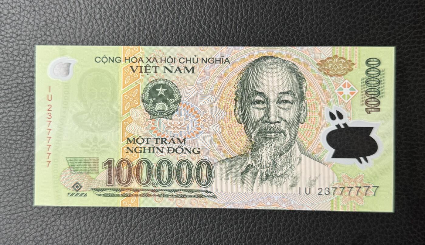 桂P钱币文化工作室拍卖第四十八期 越南2023年10万盾塑料钞，全同号777777，全新UNC