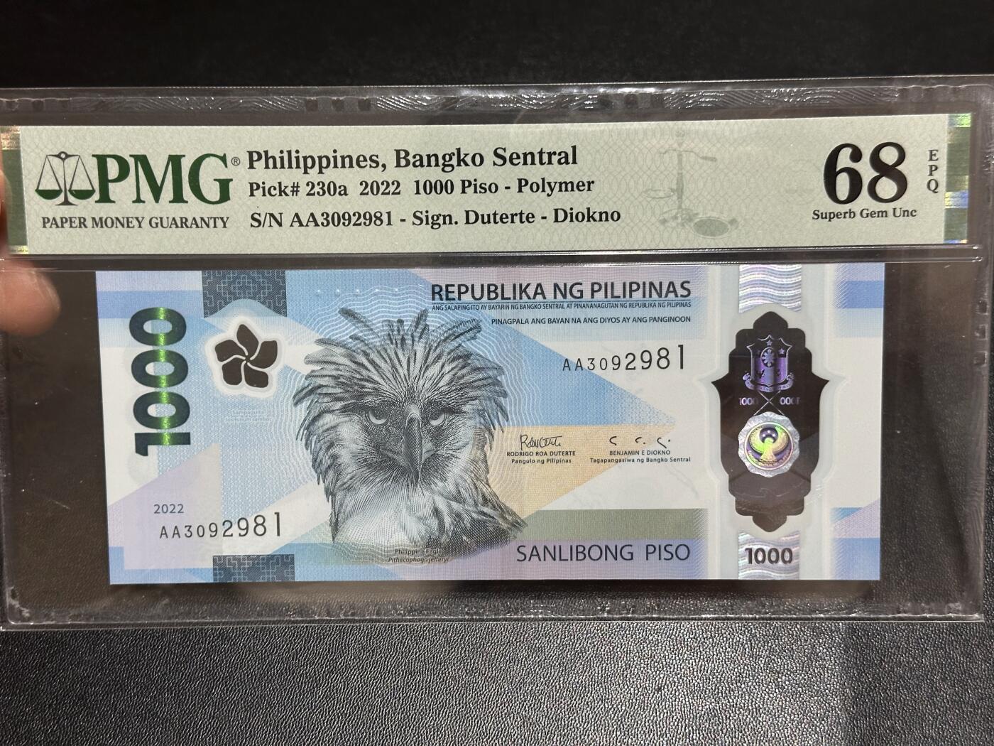 《外钞收藏家》第六百一十七期（精选场）（长期征集拍品、欢迎藏友们联系合作） 2022年菲律宾1000比索 AA冠 PMG67 无47尾8 获奖钞 尾981