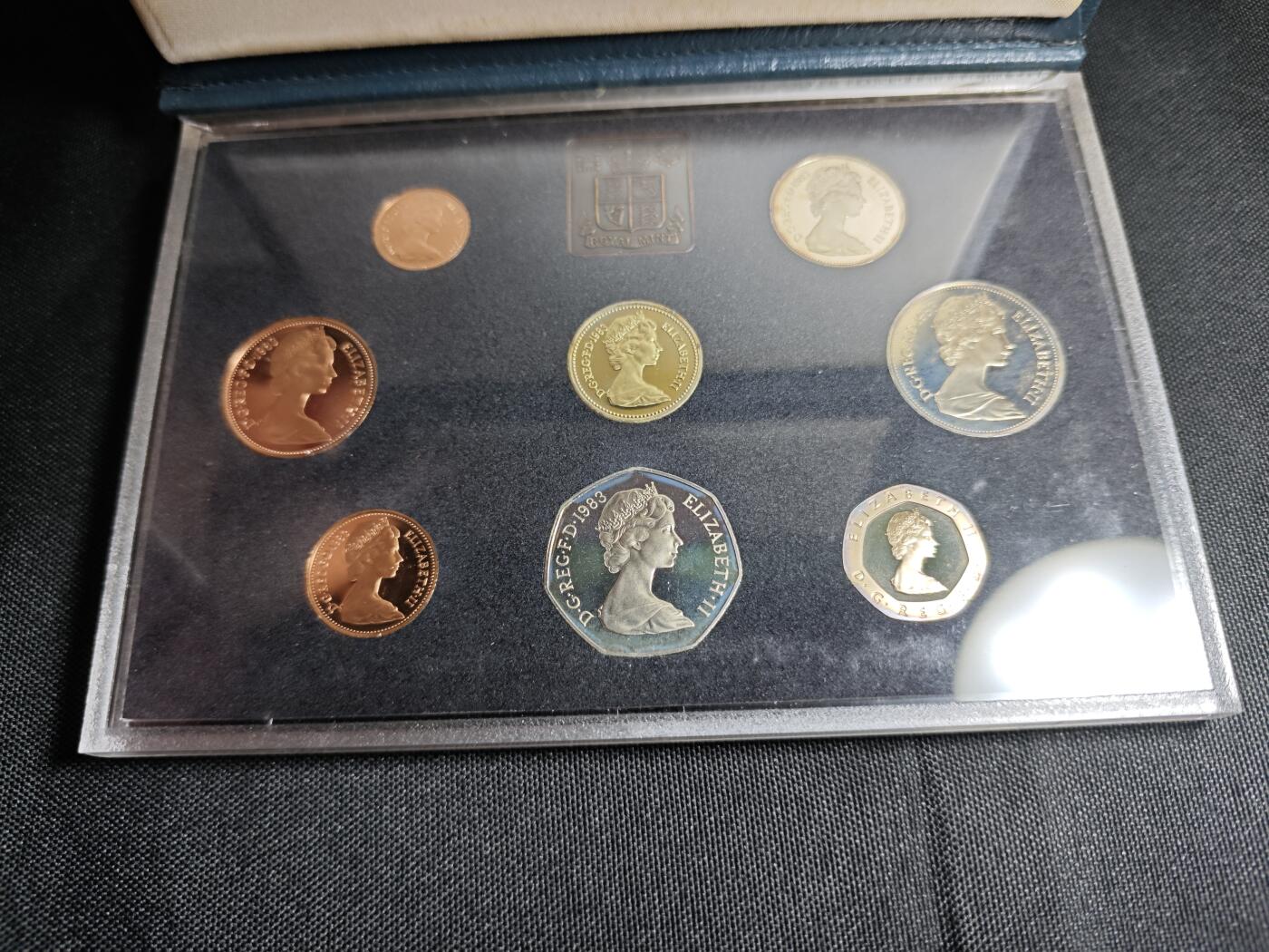 KK钱币收藏小铺   套币专场 2月预留时间 周末发货  1983英国清年精制套币