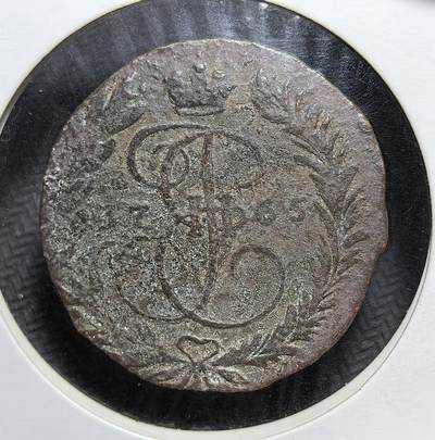 外国优质老铜币银币苏联纪念章，每周六晚九点倒数截拍，满百包邮可寄存，持续收拍 - 俄罗斯帝国叶卡捷琳娜二世1765年2戈比铜币18克直径31.4mm，正面为圣乔治屠龙纹，背面是女皇花押与年份。铸于开明专制改革期，见证帝国扩张与农奴制强化的时代特征。