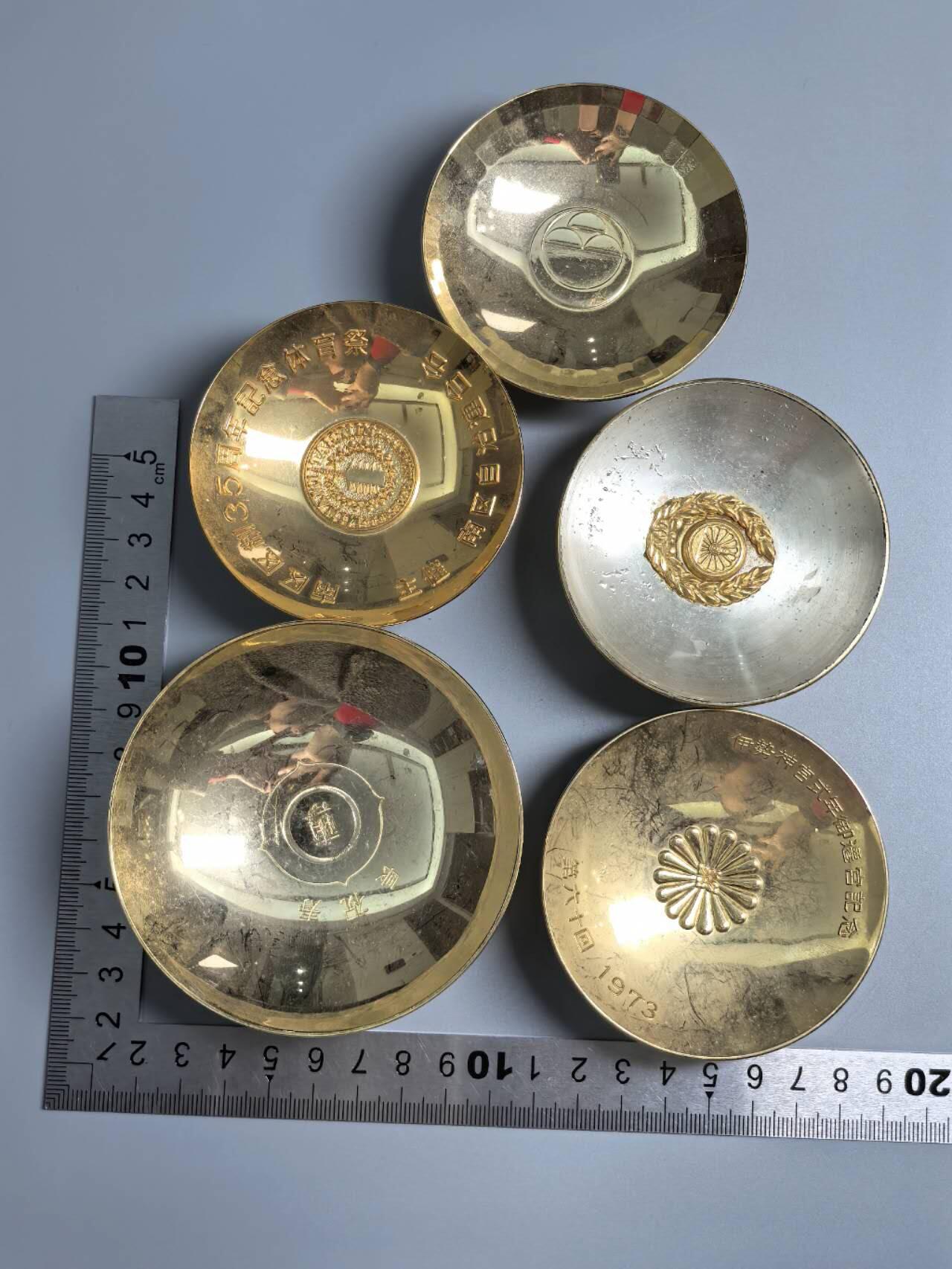 小驴勋章奖章收藏3月14日周六晚六点拍卖（珍爱和平，收藏战争，铭记历史，勿忘国耻，忠党爱国。有偿代拍，送拍规则在简介最后，参拍须阅读规则后再参拍，关系到运费包装发货时效真假辨别等关键信息，拍卖时不再发原图，看大图店主微信码在拍卖店铺介绍里） 24K镀金金属酒杯一组