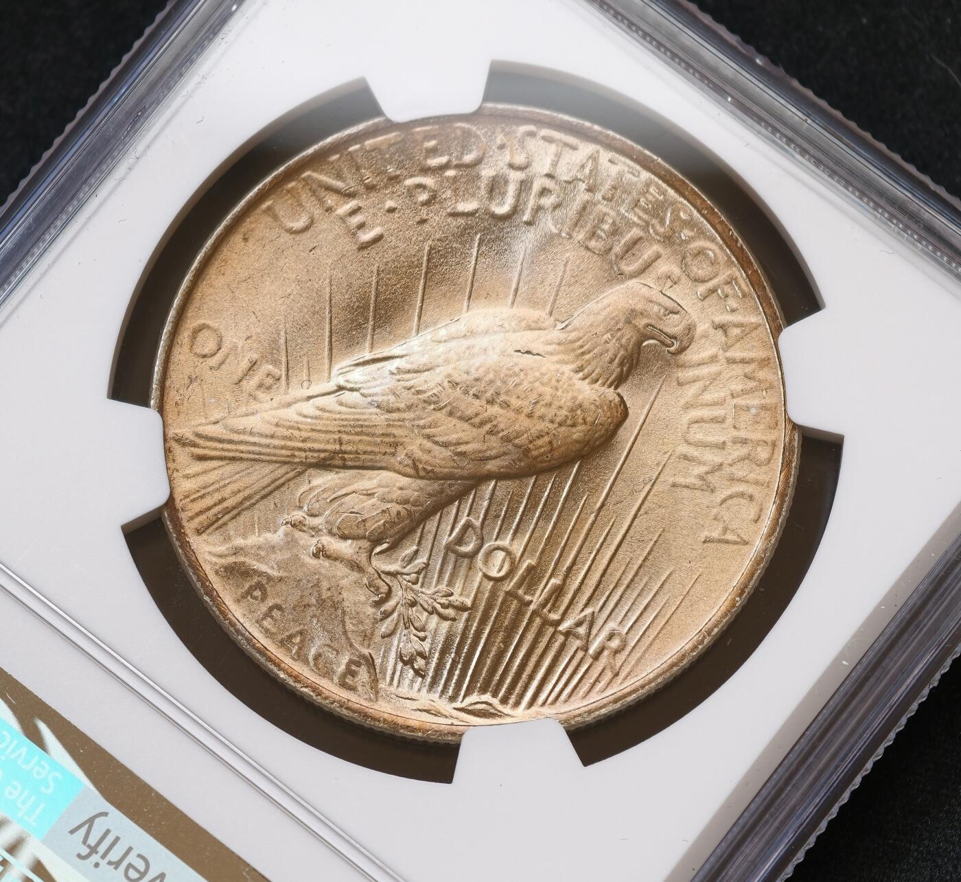 甄臻铺-世界币章拍卖（第54期），3月28日甄品场拍品征集中，送拍享返佣金等优惠多多 NGC-MS63 美国1923年和平1美元银币 暴力十字转光，带彩的不多，金黄美包浆，值得入手