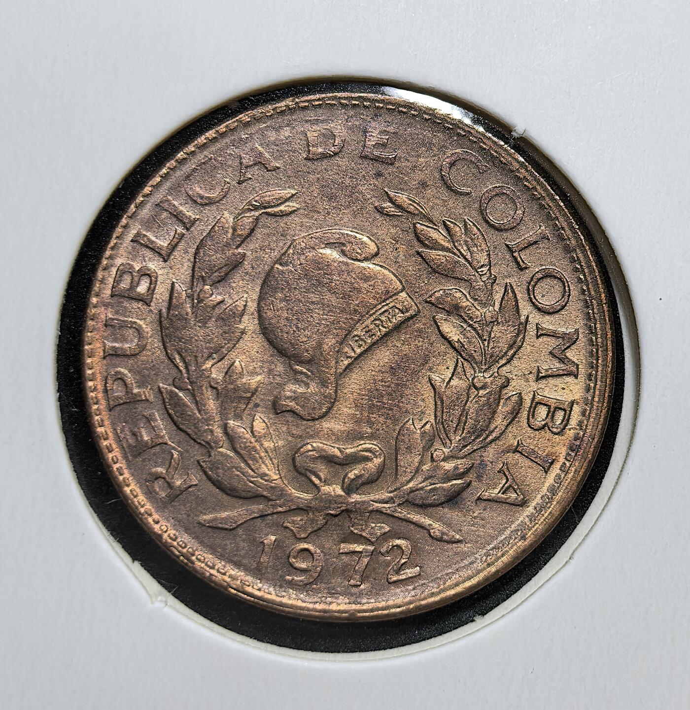 外国优质老铜币银币苏联纪念章，每周六晚九点倒数截拍，满百包邮可寄存，持续收拍 哥伦比亚 1972年5 分，由波哥大造币厂铸造。正面弗里吉亚帽象征自由，背面咖啡枝代表国家经济支柱，后随货币改革退出流通。