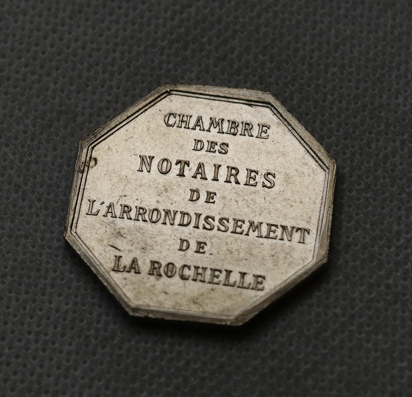 甄臻铺-世界币章拍卖（第54期），3月28日甄品场拍品征集中，送拍享返佣金等优惠多多 法国19世纪拉罗谢尔地区 公证人协会公信女神纪念章 14.56g 95% 银章