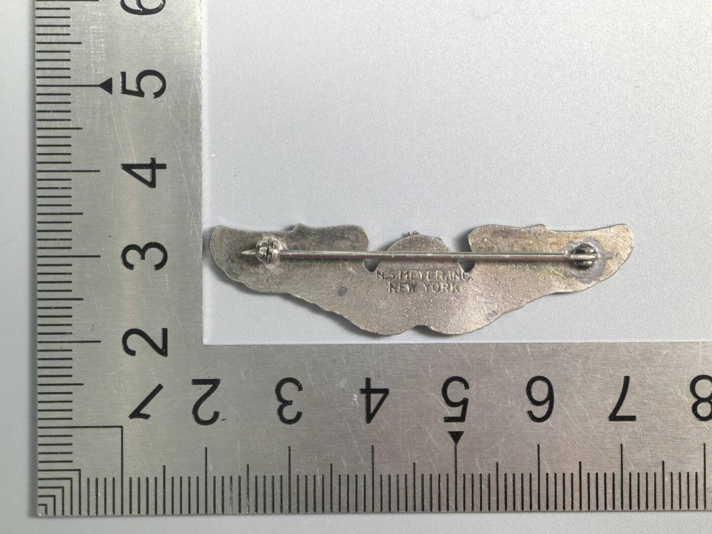 小驴勋章奖章收藏3月14日周六晚六点拍卖（珍爱和平，收藏战争，铭记历史，勿忘国耻，忠党爱国。有偿代拍，送拍规则在简介最后，参拍须阅读规则后再参拍，关系到运费包装发货时效真假辨别等关键信息，拍卖时不再发原图，看大图店主微信码在拍卖店铺介绍里） 美国陆军航空兵空中观察员技能章    2英寸    二战时期横针版     梅耶厂