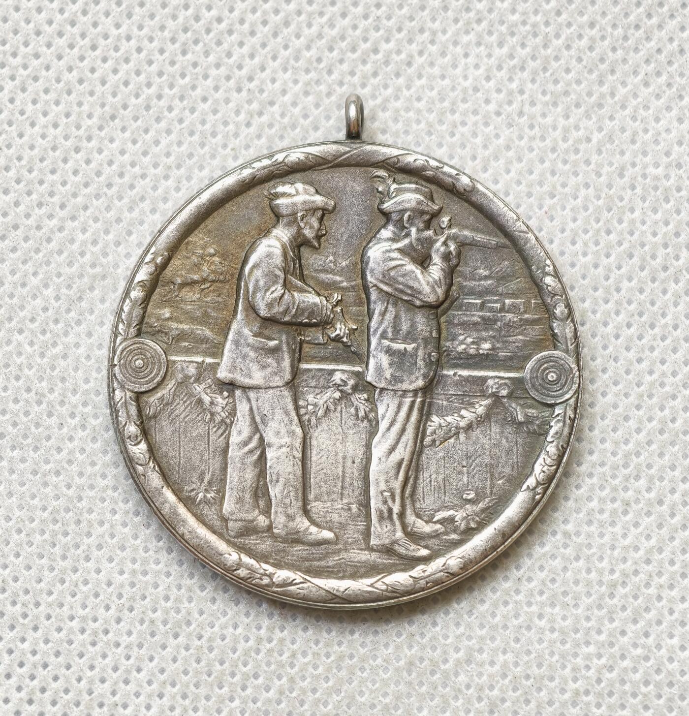 甄臻铺-世界币章拍卖（第54期），3月28日甄品场拍品征集中，送拍享返佣金等优惠多多 裸币，德国1910年杜塞尔多夫射击节银章 29.3克 40mm，细节见图