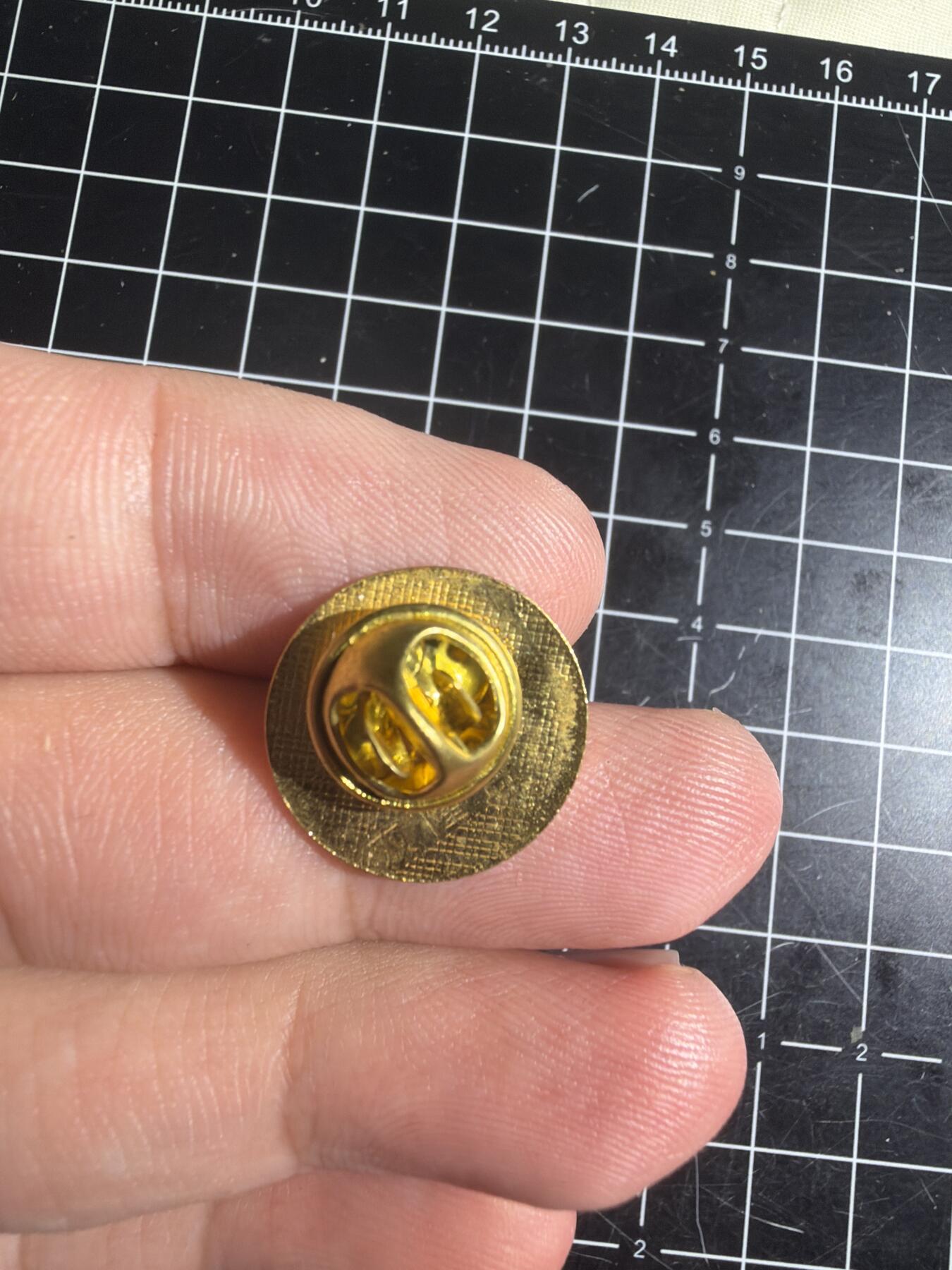 古冰库章牌勋赏收藏0起拍卖 澳门纪念章