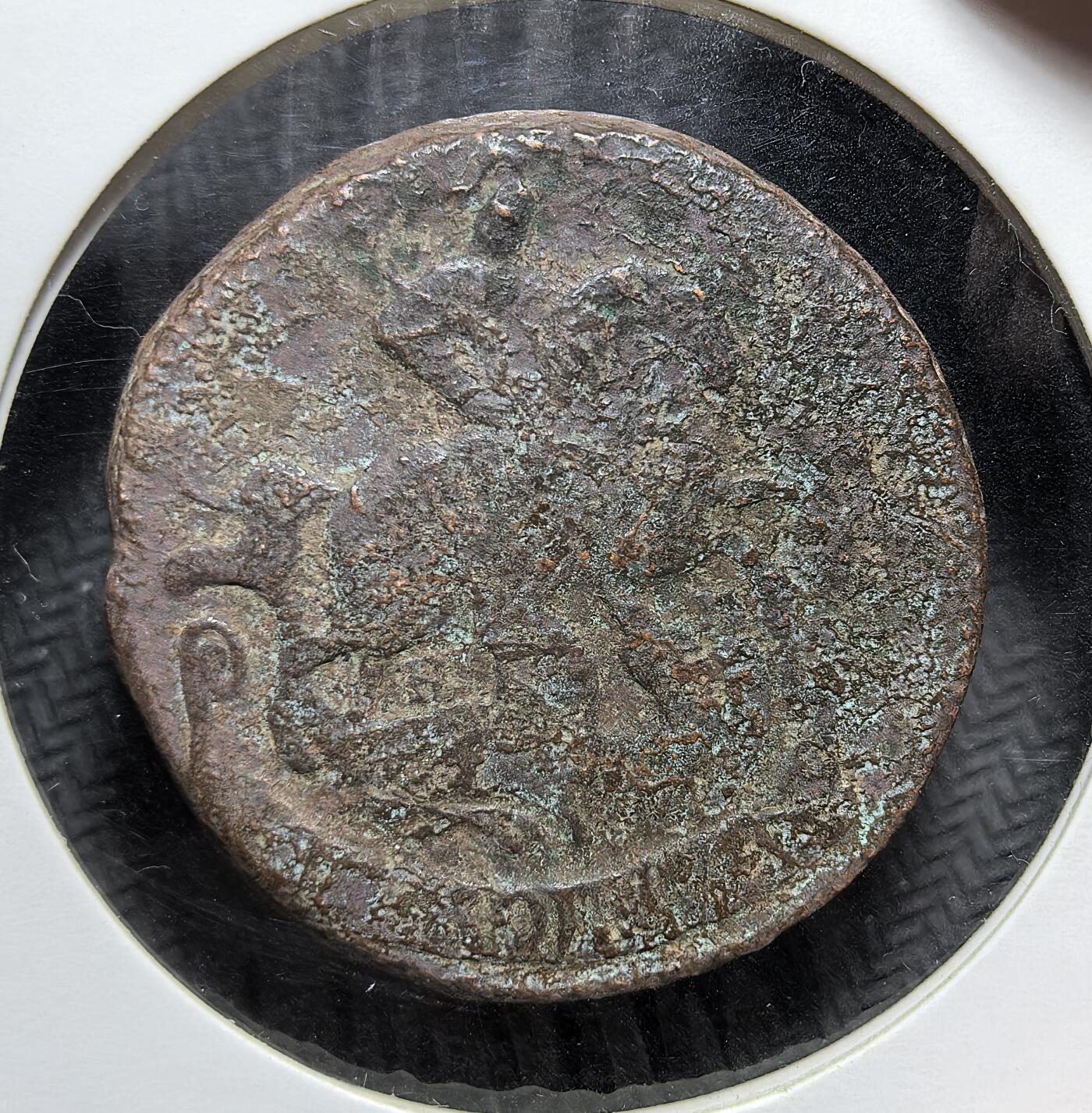 外国优质老铜币银币苏联纪念章，每周六晚九点倒数截拍，满百包邮可寄存，持续收拍 俄罗斯帝国叶卡捷琳娜二世1765年2戈比铜币18克直径31.4mm，正面为圣乔治屠龙纹，背面是女皇花押与年份。铸于开明专制改革期，见证帝国扩张与农奴制强化的时代特征。