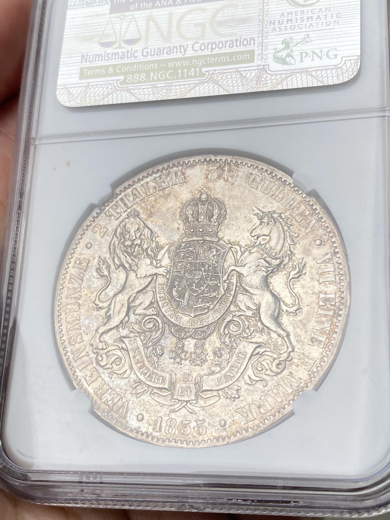 万国钱币拍卖第062期 NGC MS63 1855年德国汉诺威狮马盾徽流通2泰勒 难得早期年份（比后期版本略重） 原味玫瑰香槟色调包浆裹身全深打车轮转光底板 几近消失的高品汉诺威2T NGC老盒典藏级品质