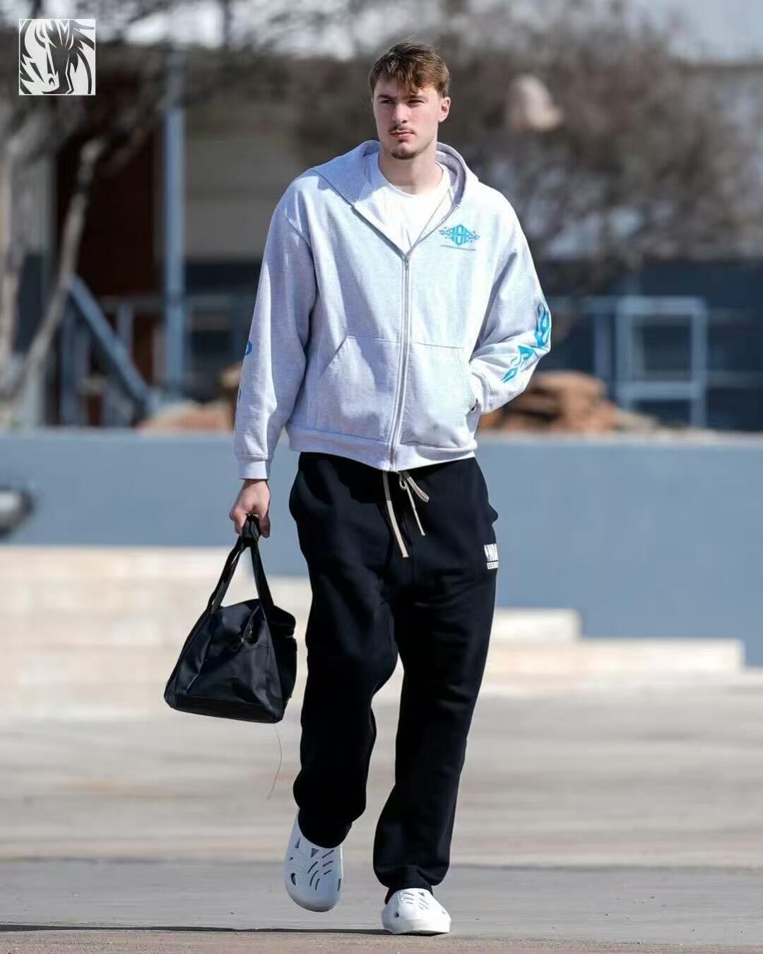 零元拍：天赋无界，攻防无双！新时代篮球的终极答案—NBA状元秀库珀·弗拉格亲签达拉斯城市地图木质诧寂收藏卡。（美国带回，品相极佳，就是同款布伦森纽约eBay拍了370＄纽约地图同款）