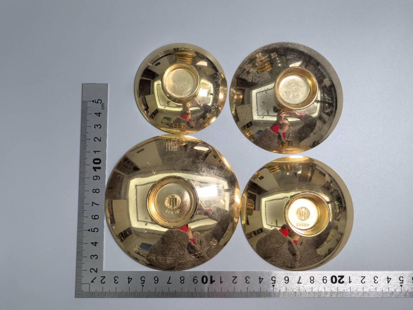 小驴勋章奖章收藏3月14日周六晚六点拍卖（珍爱和平，收藏战争，铭记历史，勿忘国耻，忠党爱国。有偿代拍，送拍规则在简介最后，参拍须阅读规则后再参拍，关系到运费包装发货时效真假辨别等关键信息，拍卖时不再发原图，看大图店主微信码在拍卖店铺介绍里） 24K镀金金属酒杯一组