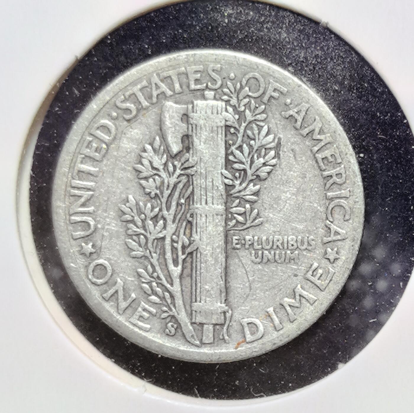 外国优质老铜币银币苏联纪念章，每周六晚九点倒数截拍，满百包邮可寄存，持续收拍 美国1944年自由女神10 美分银币，由阿道夫・温曼设计，1916-1945 年铸造。正面是戴弗里吉亚帽的自由女神（被误认作墨丘利），背面束棒与橄榄枝象征力量与和平，1946 年被罗斯福 10 美分取代。