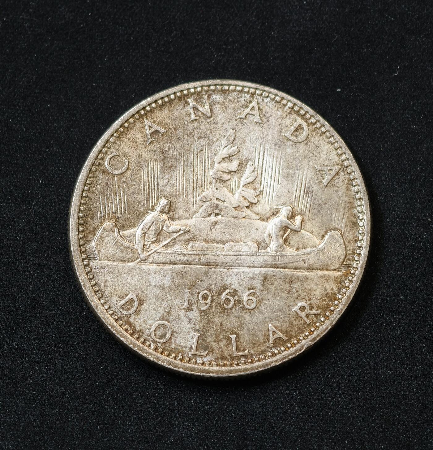 甄臻铺-世界币章拍卖（第54期），3月28日甄品场拍品征集中，送拍享返佣金等优惠多多 加拿大1966年划船一元银币 淡金包浆UNC转光 800银