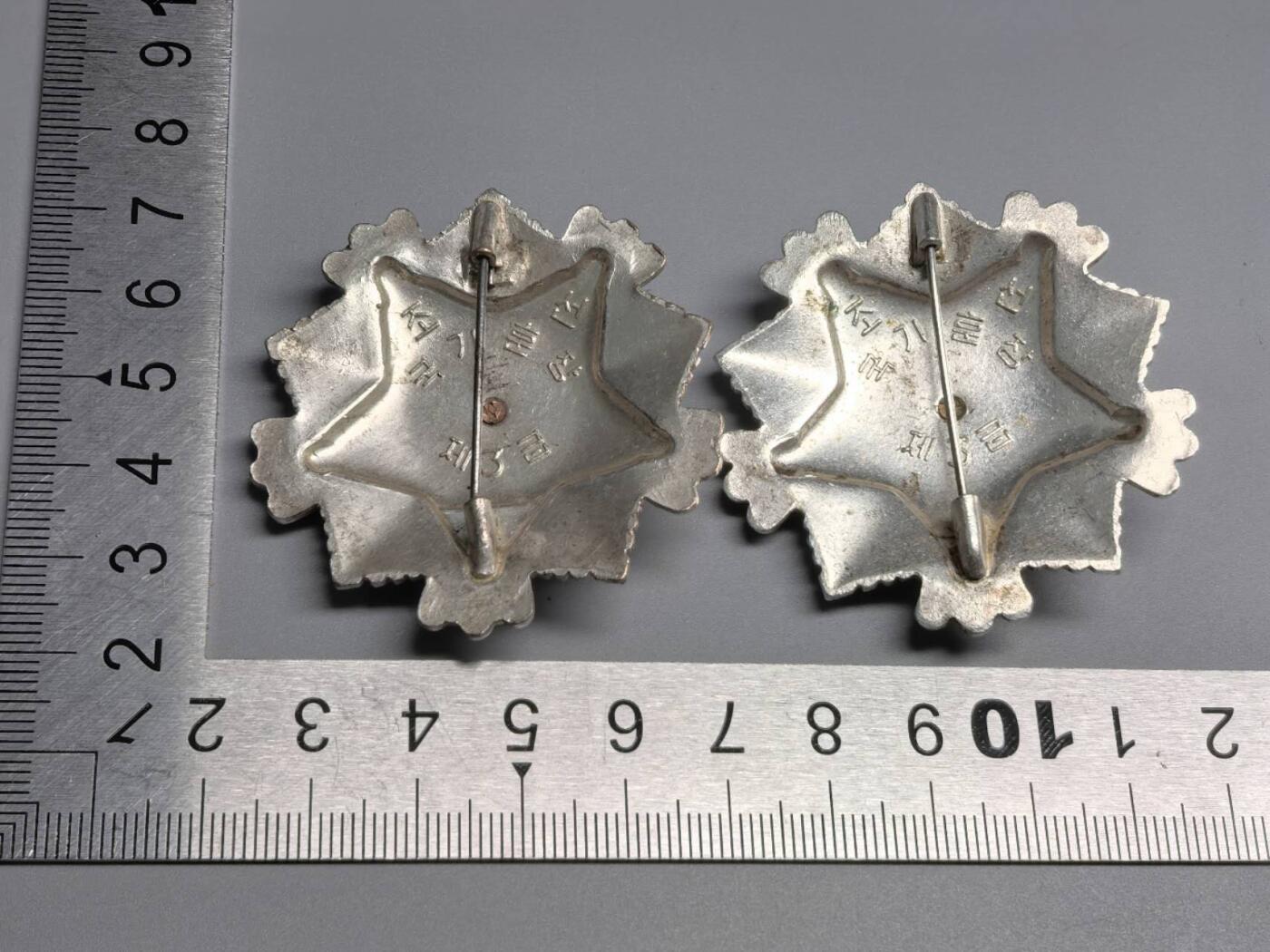 小驴勋章奖章收藏3月14日周六晚六点拍卖（珍爱和平，收藏战争，铭记历史，勿忘国耻，忠党爱国。有偿代拍，送拍规则在简介最后，参拍须阅读规则后再参拍，关系到运费包装发货时效真假辨别等关键信息，拍卖时不再发原图，看大图店主微信码在拍卖店铺介绍里） 朝鲜三级国旗2个