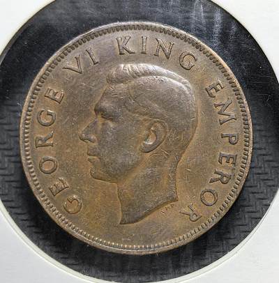 外国优质老铜币银币苏联纪念章，每周六晚九点倒数截拍，满百包邮可寄存，持续收拍 - 新西兰1944年1便士，属乔治六世时期。正面为国王头像，背面是图伊鸟栖于考怀花枝。它是新西兰独立货币体系的产物，1967 年随货币十进制改革退出流通。币不平