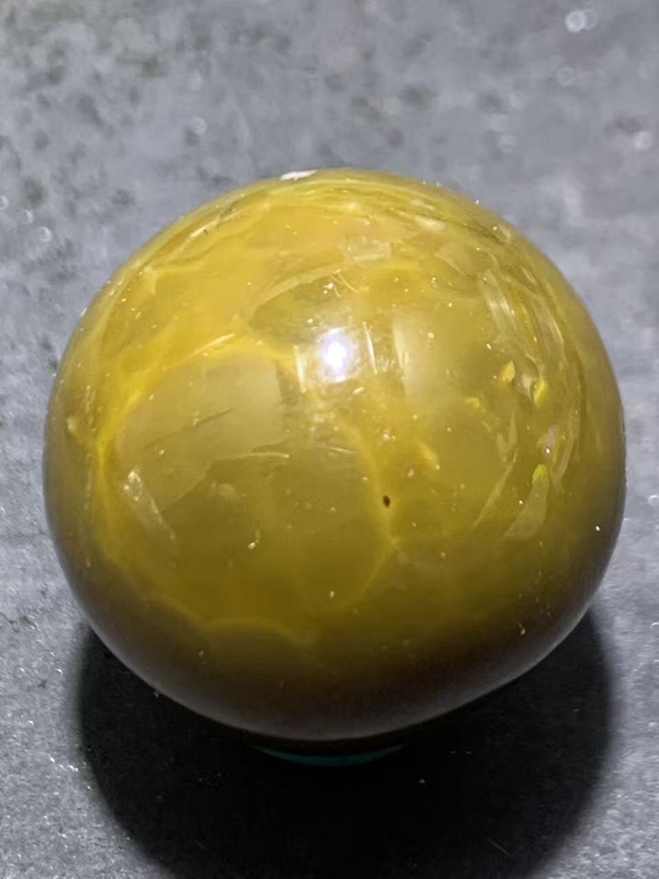 精美高润度冻料战国红玛圆珠一个，