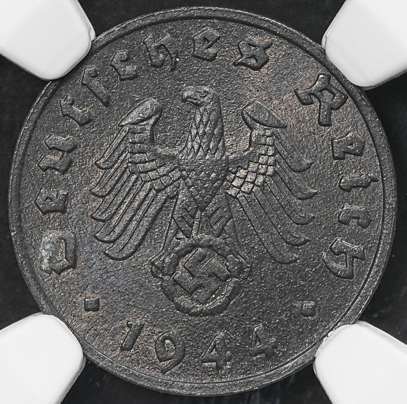 修遠堂世界钱币第107期 NGC MS62 1944年德三1芬尼锌币 E厂铭