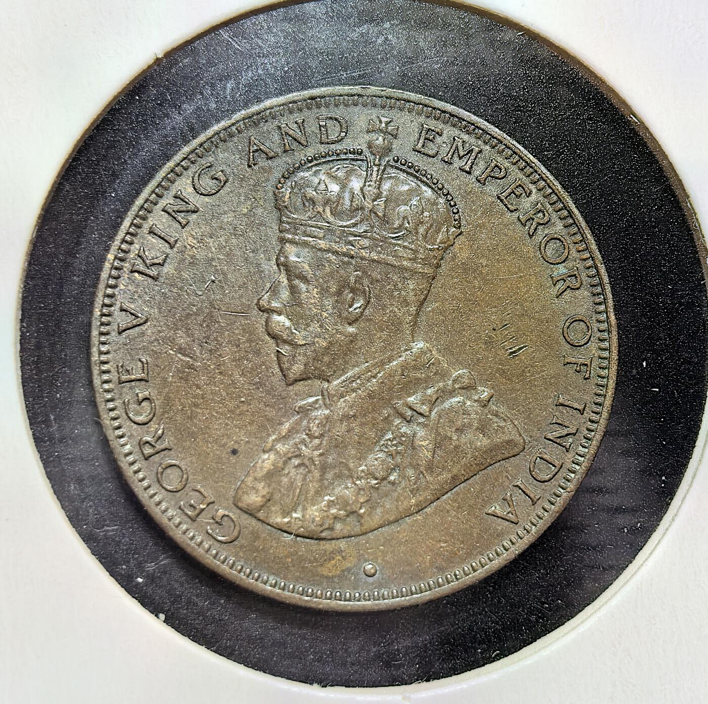 外国优质老铜币银币苏联纪念章，每周六晚九点倒数截拍，满百包邮可寄存，持续收拍 香港1933 年一仙铜币，属英属香港时期货币，正面为英王乔治五世像及 “国王兼印度皇帝” 铭文，背面铸中英文面值。它由英国皇家铸币厂铸造，见证了香港作为英国殖民地的历史，是殖民统治与中西文化交融的实物见证。