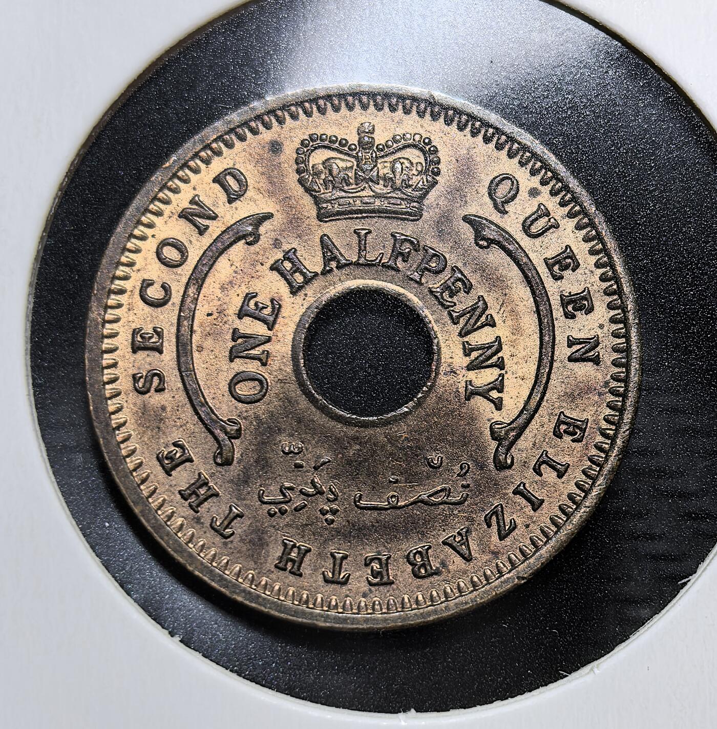 外国优质老铜币银币苏联纪念章，每周六晚九点倒数截拍，满百包邮可寄存，持续收拍 原光尼日利亚联邦1959年1/2 便士，属伊丽莎白二世时期殖民货币。币面六角星为尼日利亚象征，中央圆孔是西非货币典型特征，见证其独立前最后阶段的货币史。